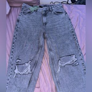 size 8, 90s baggy ripped jeans, h&m, brand new, tag still on
